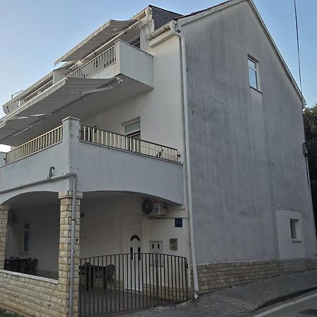 Enigma Apartments - In Center Novaglia Esterno foto